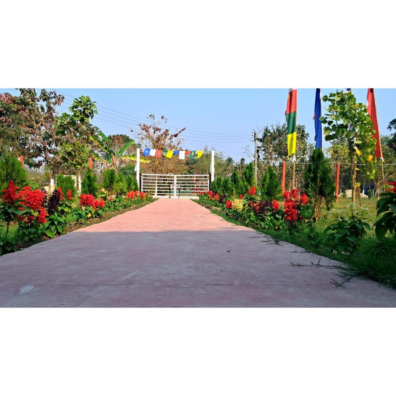 Krishna Farms And Village Resort Сіліґурі Екстер'єр фото